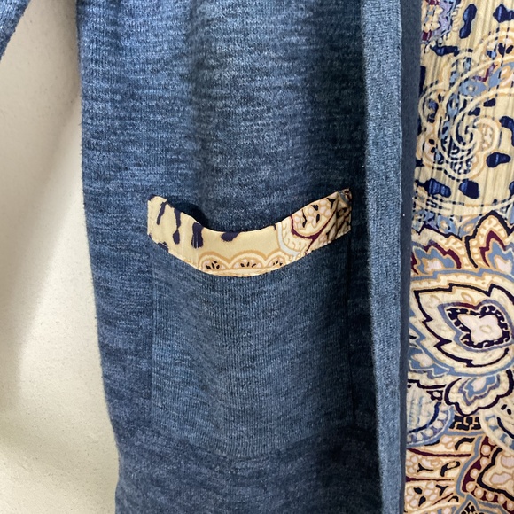 Chico's Paisley Leopard Print Cardigan Long Sleeve Fall Sweater Size 2 (US L/12) - Picture 3 of 13